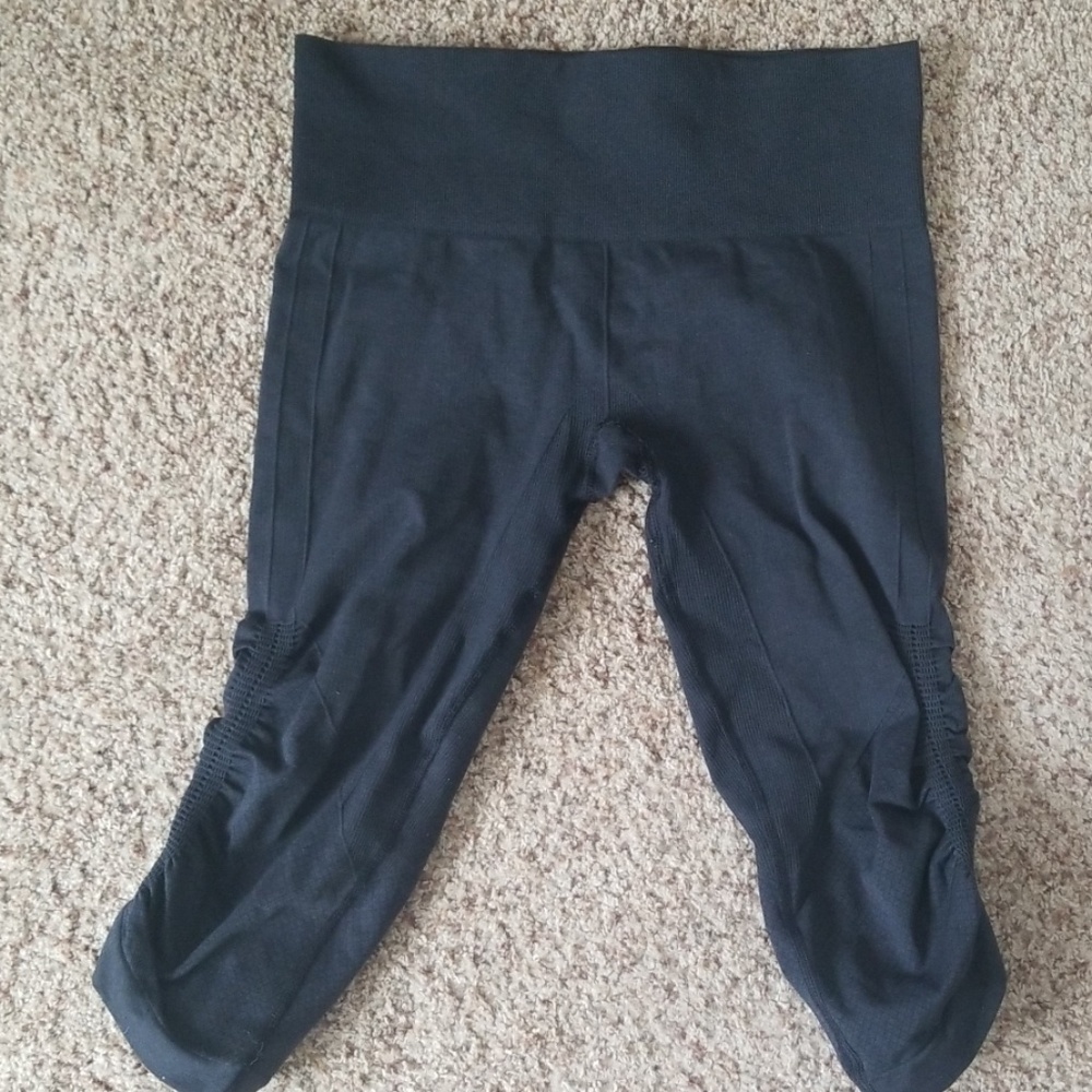 Lululemon knit capris